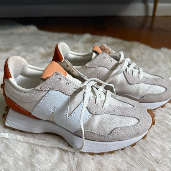 New Balance 327 like NEW! - Picture 5 of 7